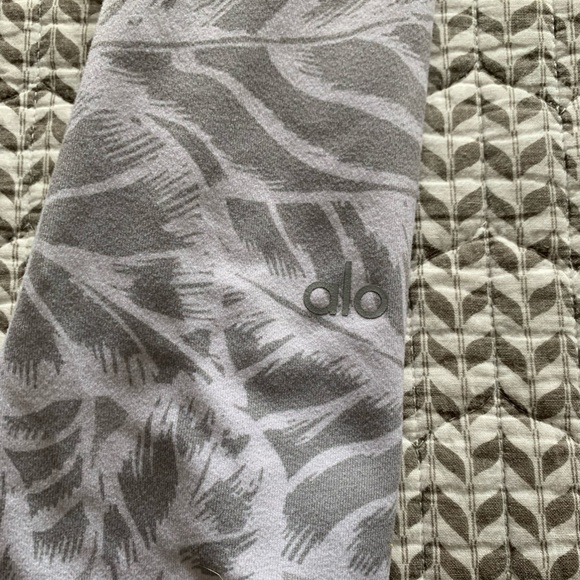 Alo yoga high waisted leggings - Picture 2 of 4